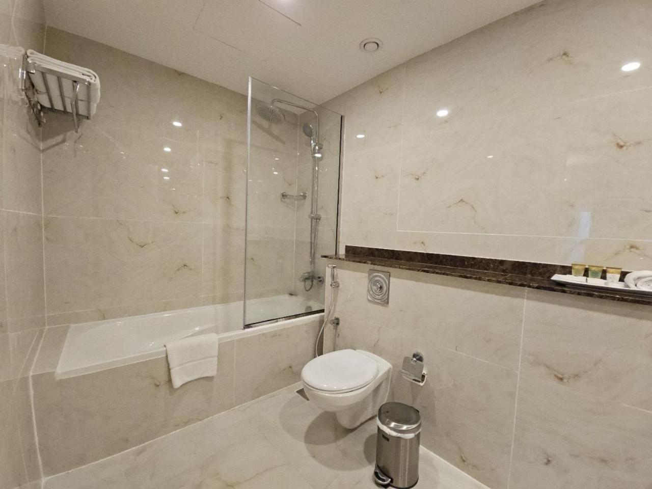 Royal Concorde Hotel & Suite Dubai Exterior photo