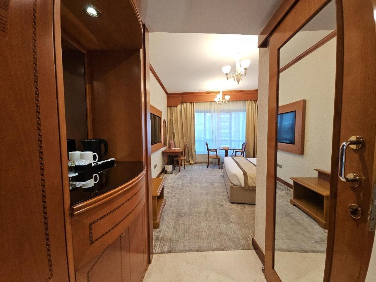 Royal Concorde Hotel & Suite Dubai Exterior photo