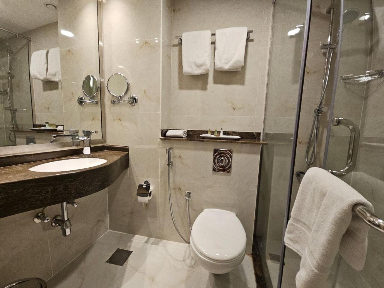 Royal Concorde Hotel & Suite Dubai Exterior photo